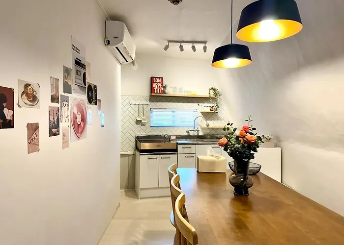 1 Min To Subway , 3 Queen Beds , Up To 6 Guests , Center Appartamento Seul