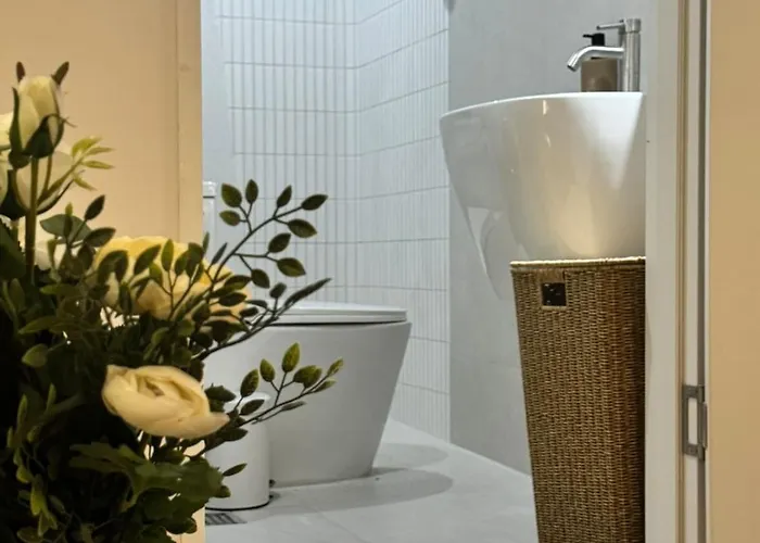 1 Min To Subway , 3 Queen Beds , Up To 6 Guests , Center * Seul