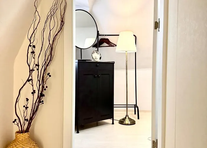 1 Min To Subway , 3 Queen Beds , Up To 6 Guests , Center * Seul