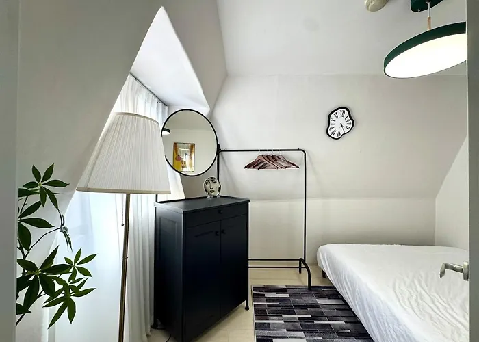 1 Min To Subway , 3 Queen Beds , Up To 6 Guests , Center Appartamento *