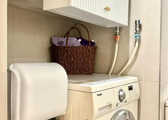 Appartamento 1 Min To Subway , 3 Queen Beds , Up To 6 Guests , Center