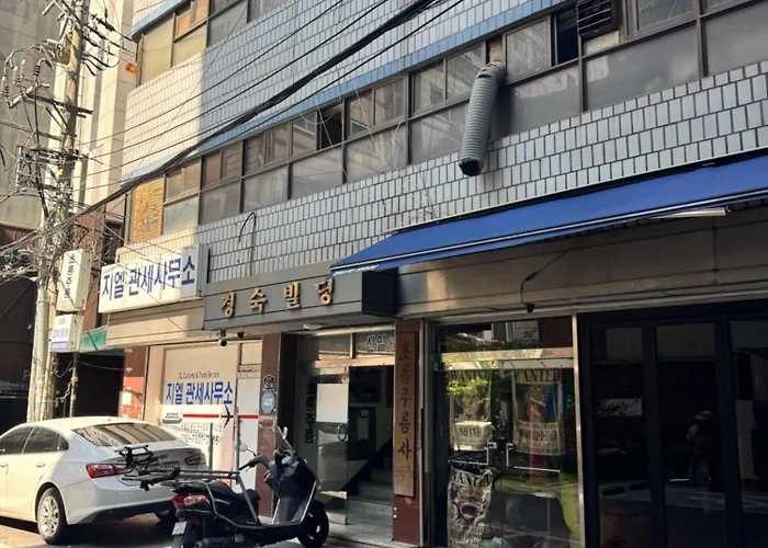 1 Min To Subway , 3 Queen Beds , Up To 6 Guests , Center Appartamento *
